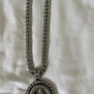 Elegant Silver Necklace with Pendant